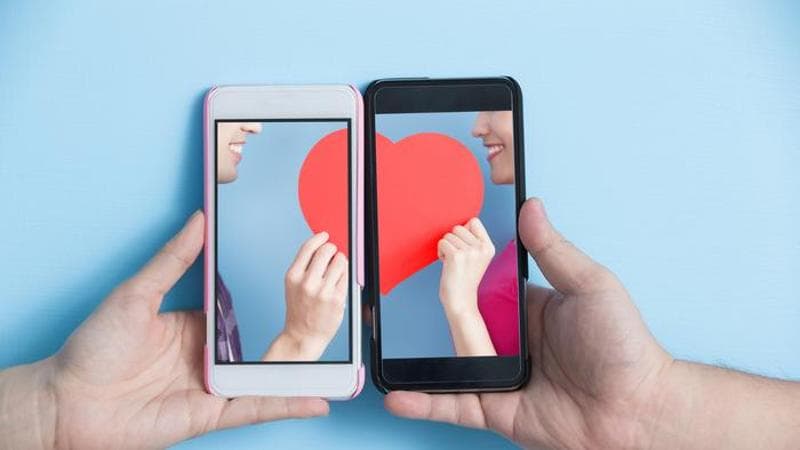 Le applicazioni di incontri e le relazioni virtuali. Perché la nostra essenza va oltre la nostra identità sui social media. 2