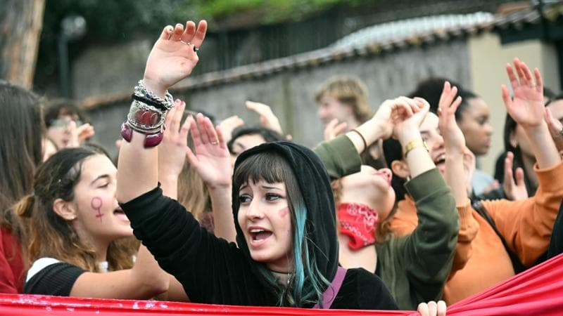 Le donne: maggiormente istruite e qualificate, ma nei posti di leadership rappresentano solo il 3% 1