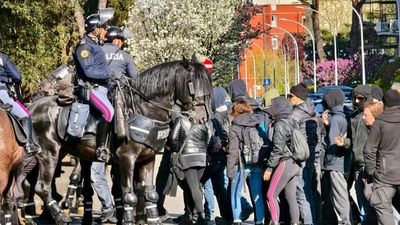 Lega: “Anarchici e antifascisti equiparati ai terroristi”. La proposta di legge ispirata a Trump e Orbán. 2