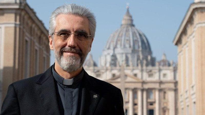 Luis Marín de San Martín è il nuovo elemosiniere pontificio: il testimone viene trasferito da Krajewski. 1