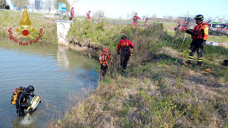 Madre e figlio rinvenuti senza vita in un laghetto a Rovigo, avviata un'inchiesta per omicidio. 2