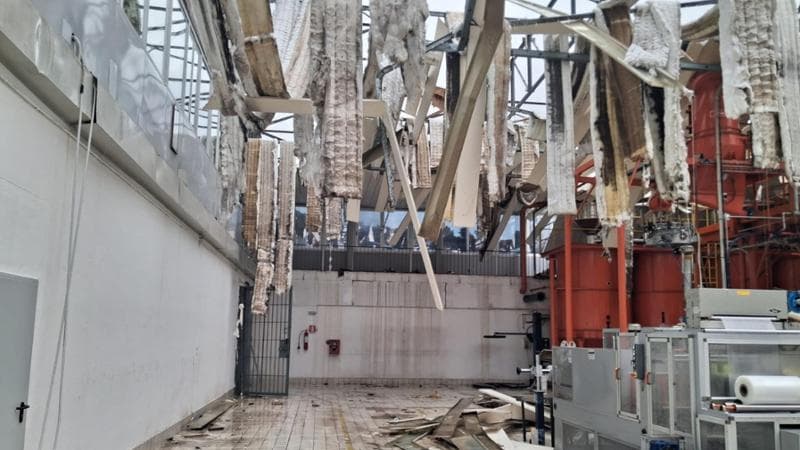 Maltempo nel sud Italia, ciclone Jolina colpisce la Calabria: chiusa la strada statale Jonica e danneggiato un capannone. 2