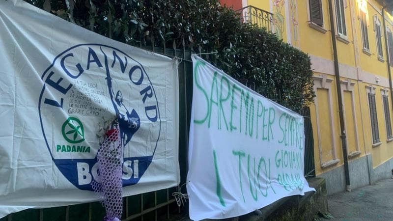 Manuela, i figli e i sostenitori di Bossi nel rifugio di Gemonio. “In molti lo hanno tradito” 2