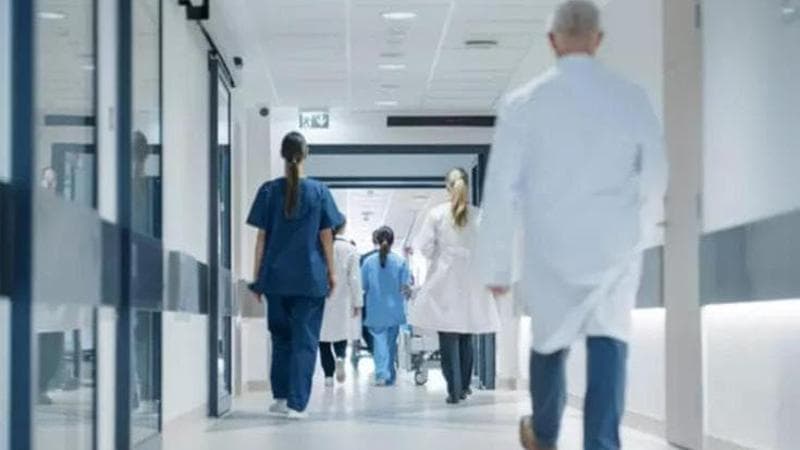 Medicina interna: quasi l'80% dei pazienti ha più di 70 anni. Scarsità di letti, medici e personale infermieristico. 2