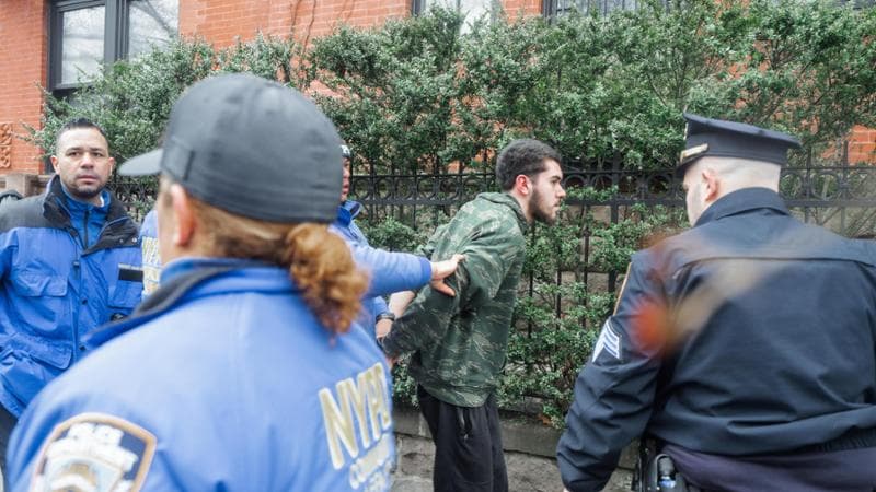 New York, due esplosivi indirizzati alla casa del sindaco Mamdani durante una protesta contro l'Islam. 1