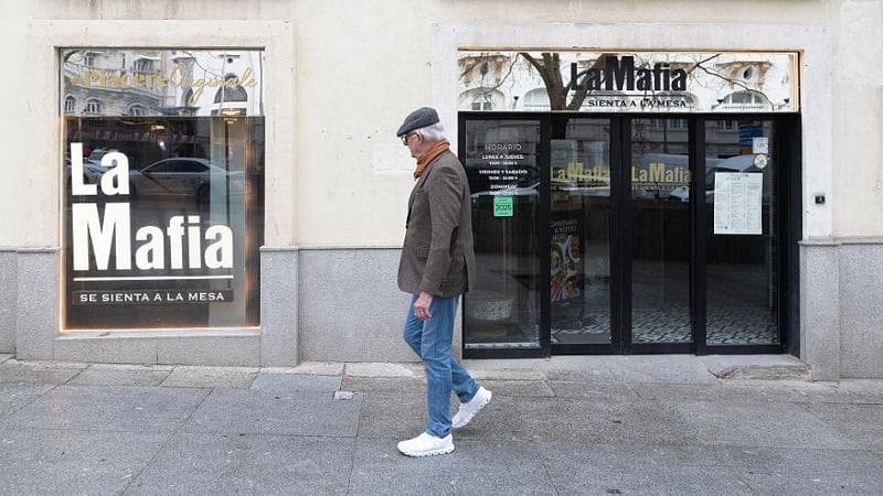 Niente riferimento alla "mafia" sulle insegne dei ristoranti spagnoli: l'Italia prevale nella controversia legale. 1
