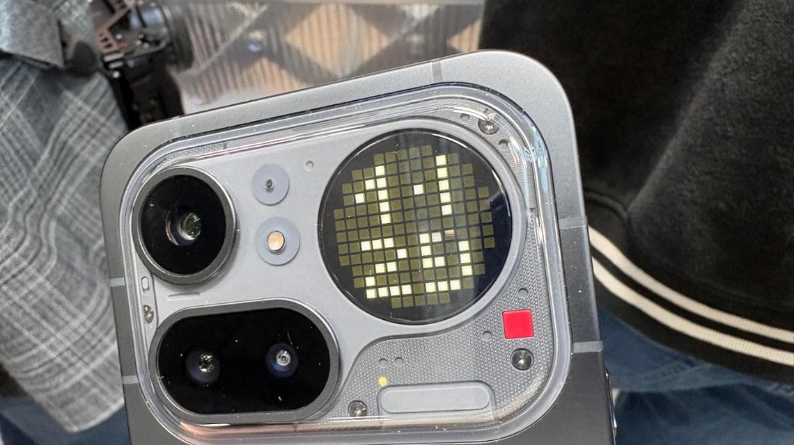 Nothing Phone (4a), Phone (4a) Pro, Cuffie (a): dall'innovazione al design trendy 3