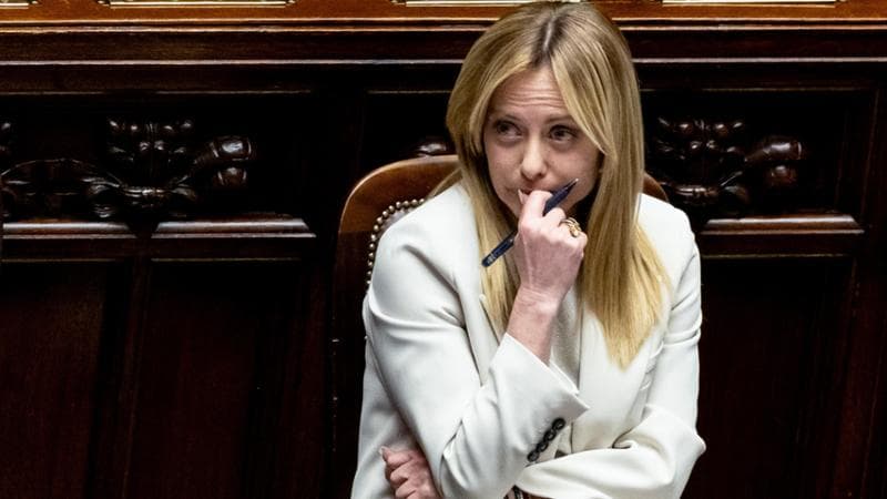 "Numerosi errori da parte del mio partito" e Meloni interroga i vice riguardo le elezioni anticipate. 3