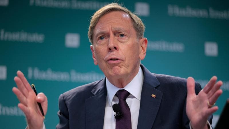 Petraeus: “Non è possibile rovesciare i regimi senza schierare truppe sul campo” 1