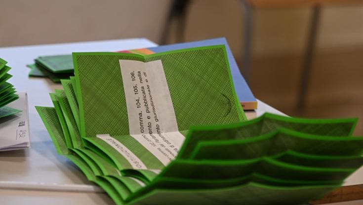 Referendum, alta partecipazione: alle 23 l'affluenza raggiunge il 46%. Picco al Nord, il Sud in difficoltà. 2