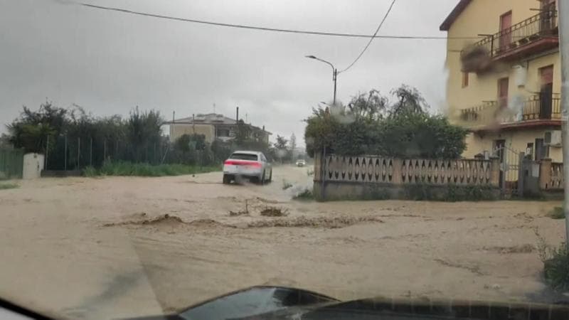 Ritorno invernale: evacuazioni in Calabria, crollo dell'atrio di una scuola. Neve in Piemonte. 2