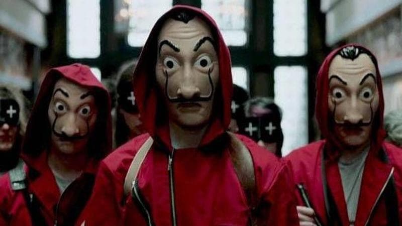 Sardegna, un 24enne ammette di aver derubato negozi indossando la maschera de La Casa di Carta. 1