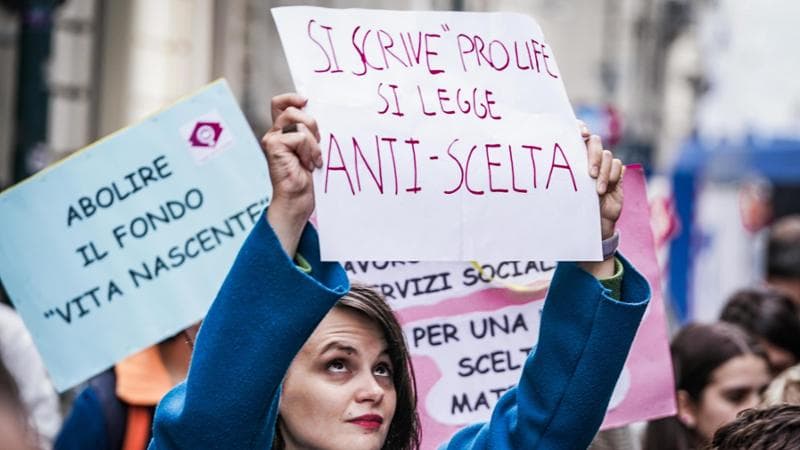 Scomparsa la relazione sull'interruzione di gravidanza, il ministero registra un ritardo senza precedenti: i dati del 2023 non sono ancora disponibili. 1