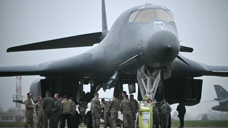 Settimana di attacchi: l'Iran sotto un intenso bombardamento di missili, gli Stati Uniti potenziano la flotta navale. 1