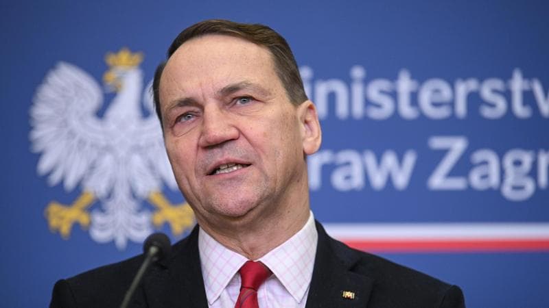 Sikorski: “Le forze russe stanno affrontando difficoltà sul campo, è illogico sostenere Putin” 2