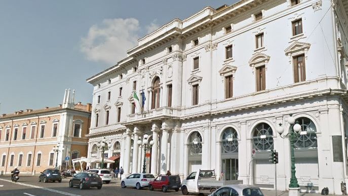 Tra conflitti, tariffe e instabilità, le aziende di Ferrara mantengono un atteggiamento cauto. 1