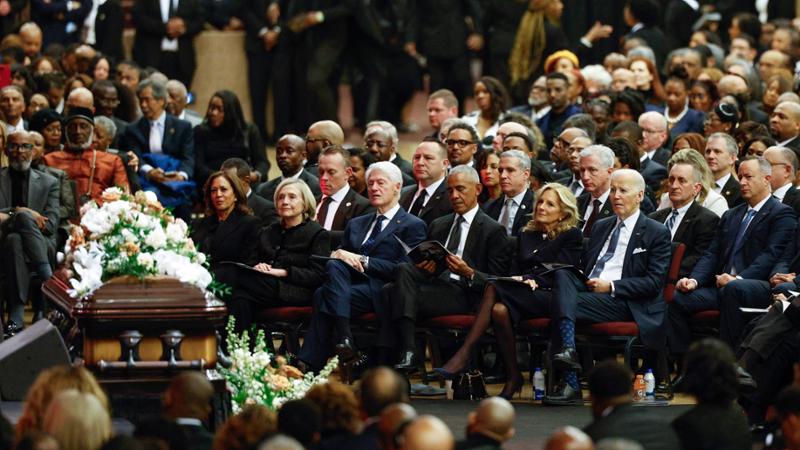 Tre ex presidenti del Partito Democratico partecipano ai funerali del reverendo Jackson. Obama critica Trump: “Attacco alla democrazia”. 1