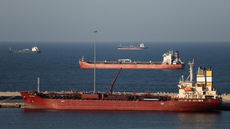 Tutte in coda al controllo di Hormuz: l'attesa prolungata delle navi cisterna. 1