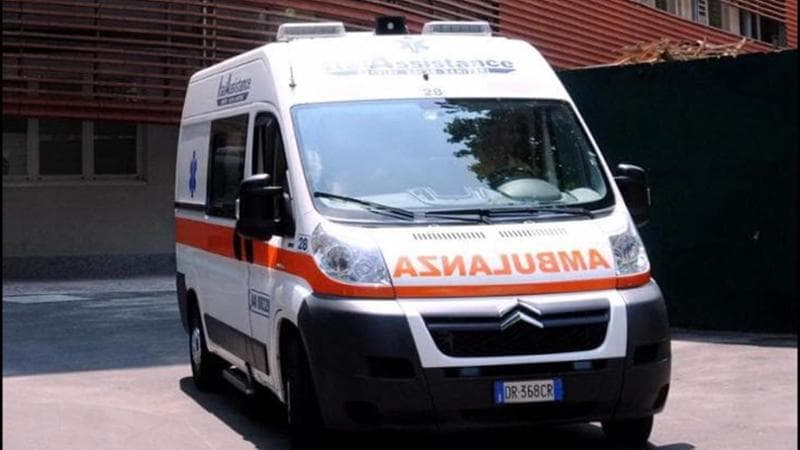 Una madre perde conoscenza in casa, il figlio di 4 anni contatta il 118 e assiste i soccorritori nel soccorso. 2