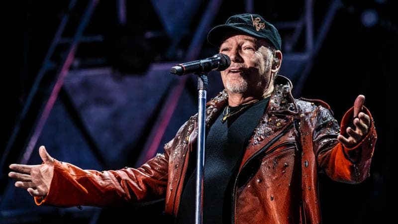 Vasco Rossi commenta “C’è chi dice no” a tre giorni dal referendum: “Rimane attuale” 2
