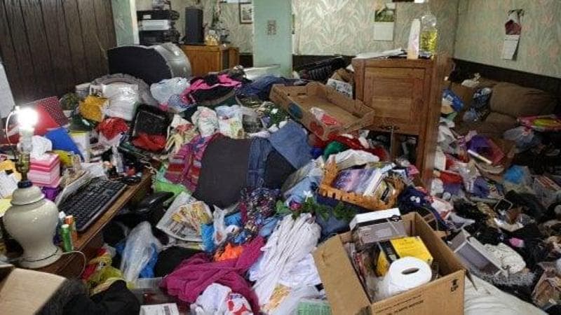 Verona, rinvenuta senza vita in appartamento: era sommersa da scatole e articoli acquistati online. 2