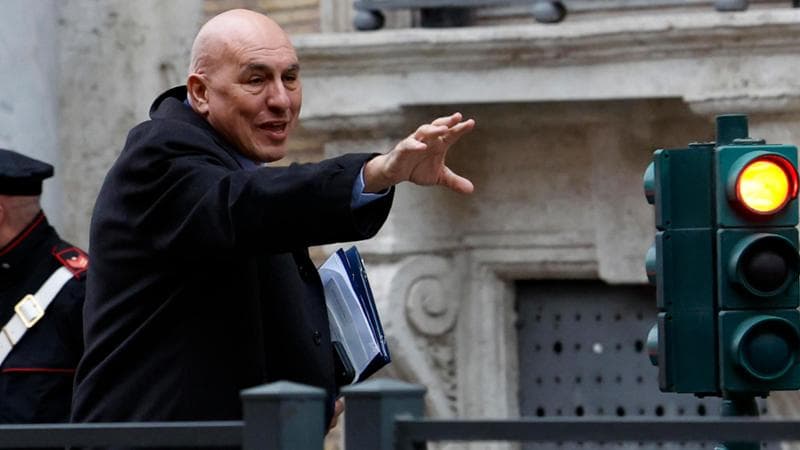 Viaggio a Dubai, critiche all'operato. Crosetto: “Mi scuso” 1