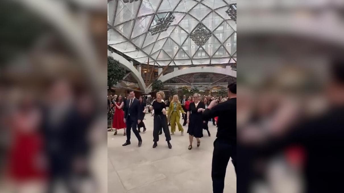 Westminster, i membri del Parlamento danzano mentre infuria la crisi in Iran: “Come i violini prima del Titanic” 1