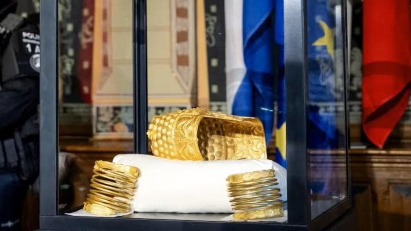 Archeologia, ritrovato il casco d'oro degli antichi Daci dopo un'operazione di ricerca internazionale. 2