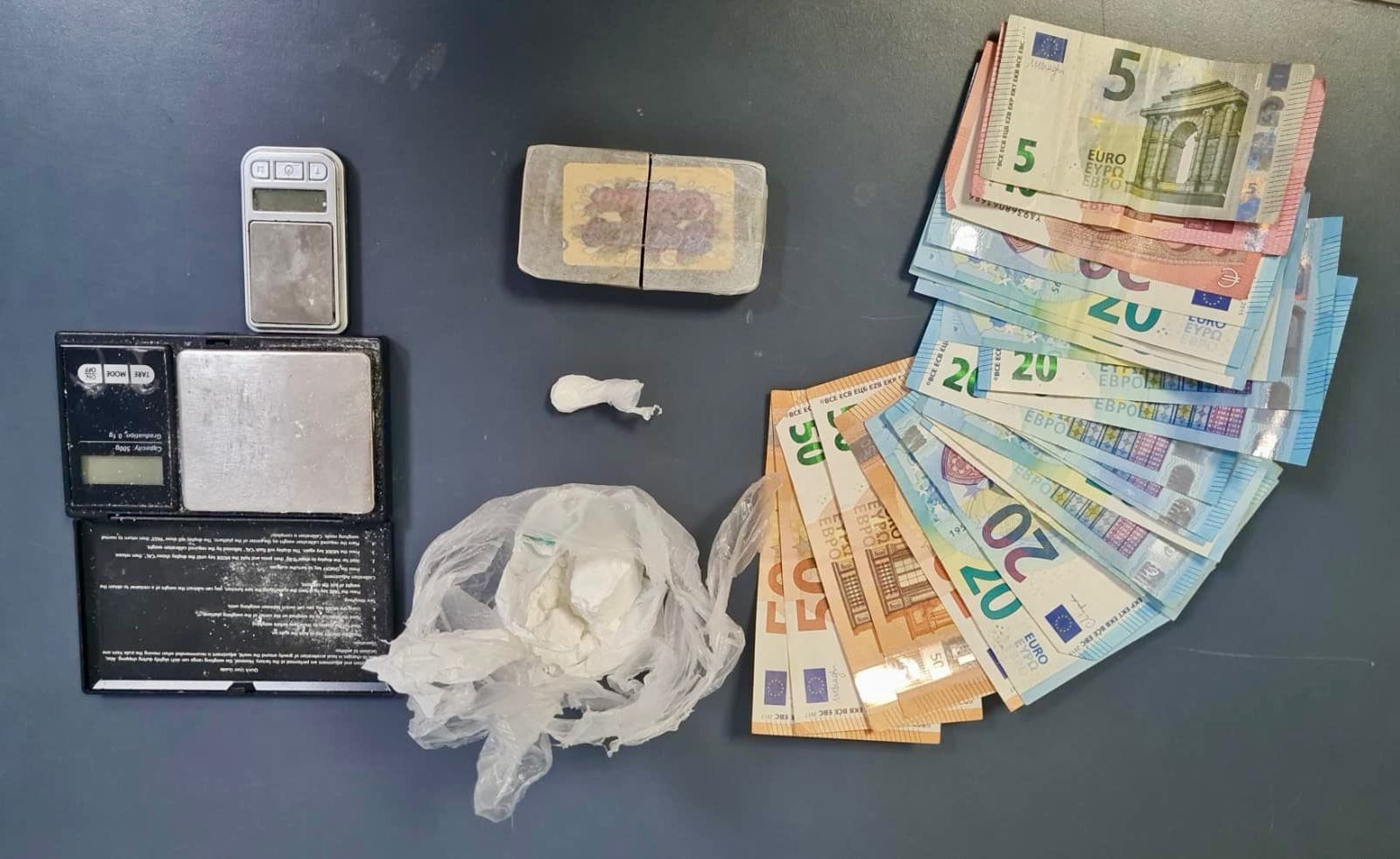 Arrestato spacciatore. Trovati in possesso di cocaina e 100 grammi di hashish nell'abitazione. 1