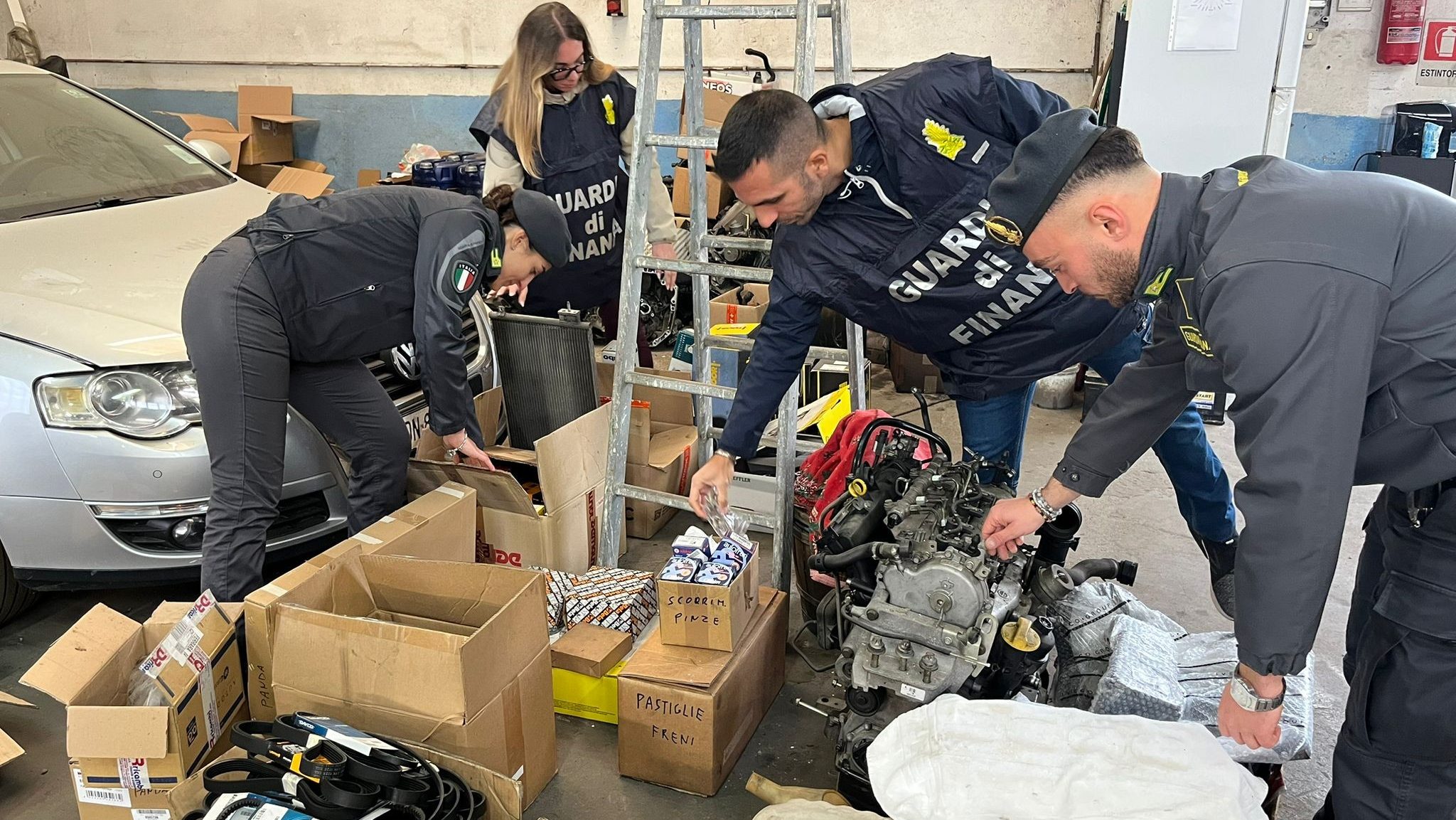 Attività di autolavaggio e officine non autorizzate: tre locali chiusi dalla Guardia di Finanza. 1