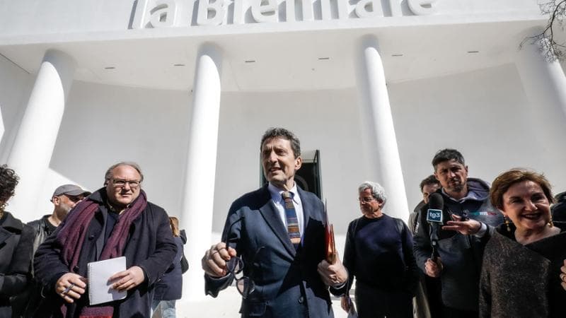 Biennale, la Ue lancia un avvertimento: “Sospensione dei finanziamenti se partecipano i russi” 2