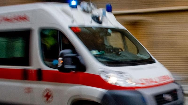Cagliari, denunciati genitori che hanno lasciato la figlia di 6 mesi in auto durante la spesa. 2