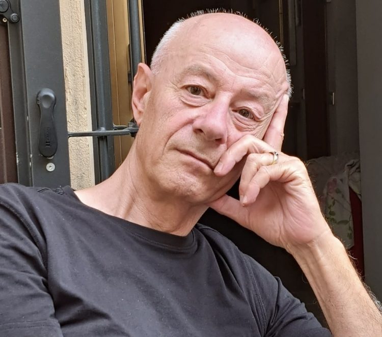 Carli Ballola illustra “Il consumo della felicità” presso la biblioteca Ariostea. 1