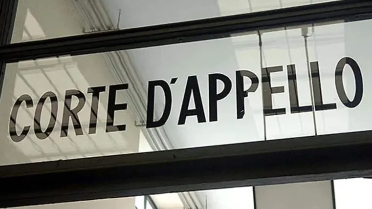 Condannato in primo grado per maltrattamenti sulle figlie della compagna, assolto completamente in Appello. 1