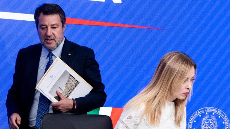 Confronto acceso tra Salvini e Giuli in Consiglio dei Ministri riguardo al progetto abitativo. Meloni critica i ministri: “Basta con l'arroganza”. 2