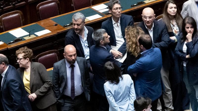 Decreto sicurezza: l'opposizione prende possesso dei posti del governo. Scotto espulso. 2