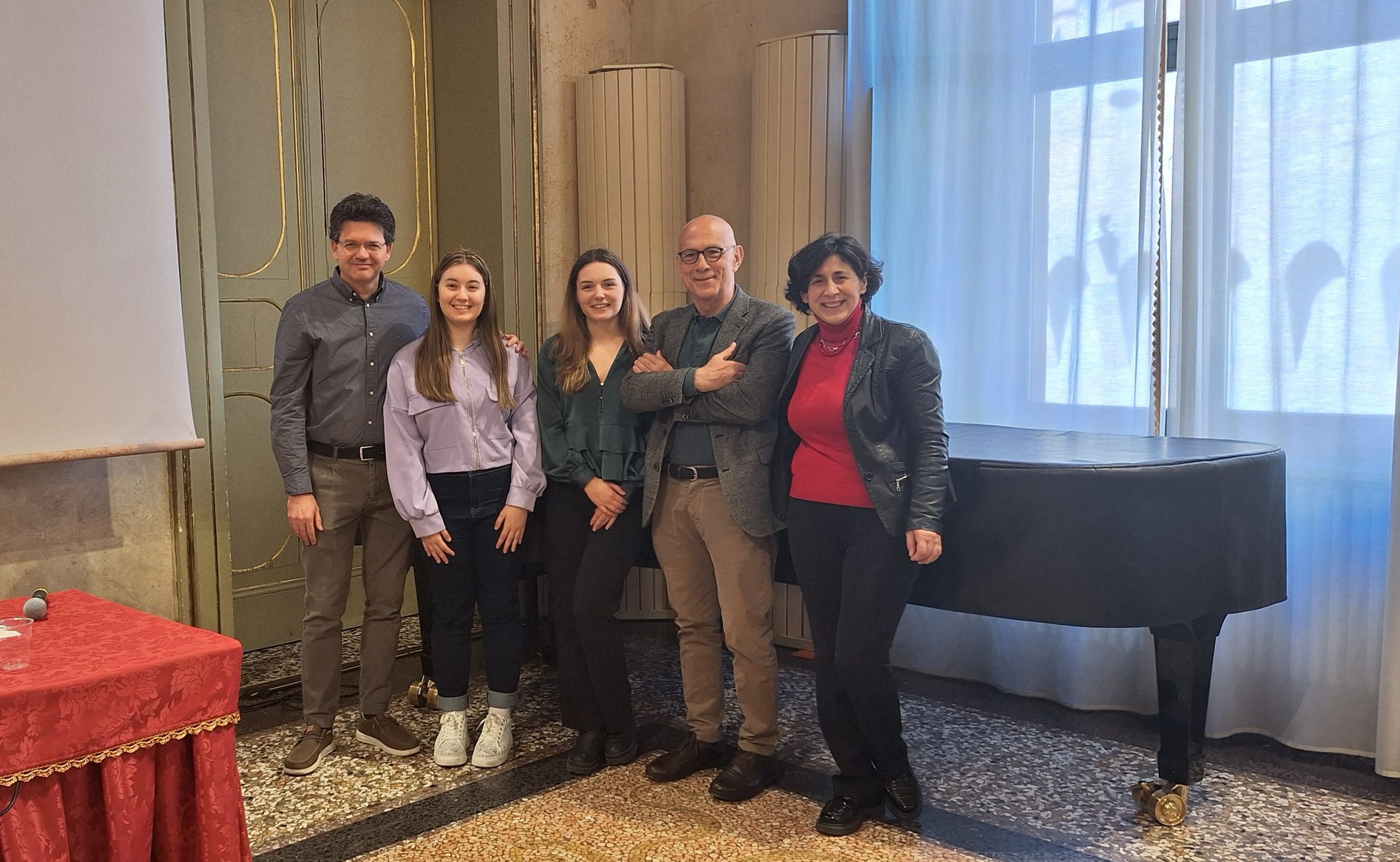 Due giovani interpreti in scena al Teatro Comunale accompagnate dall'orchestra Frescobaldi di Ferrara. 1