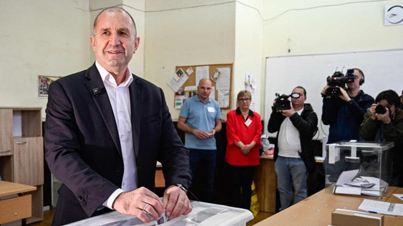 Elezioni in Bulgaria, sondaggi di uscita: il candidato filorusso Radev guida con il 38,9% delle preferenze. 2