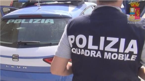 Falsificazione e lesioni, individuato e fermato dalla Squadra Mobile. 1