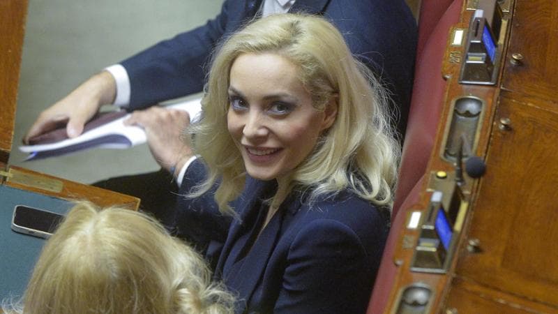 Fascina: “Le modifiche in FI sono appropriate. Sostengo i Berlusconi. Pascale? Ha perso rilevanza.” 2