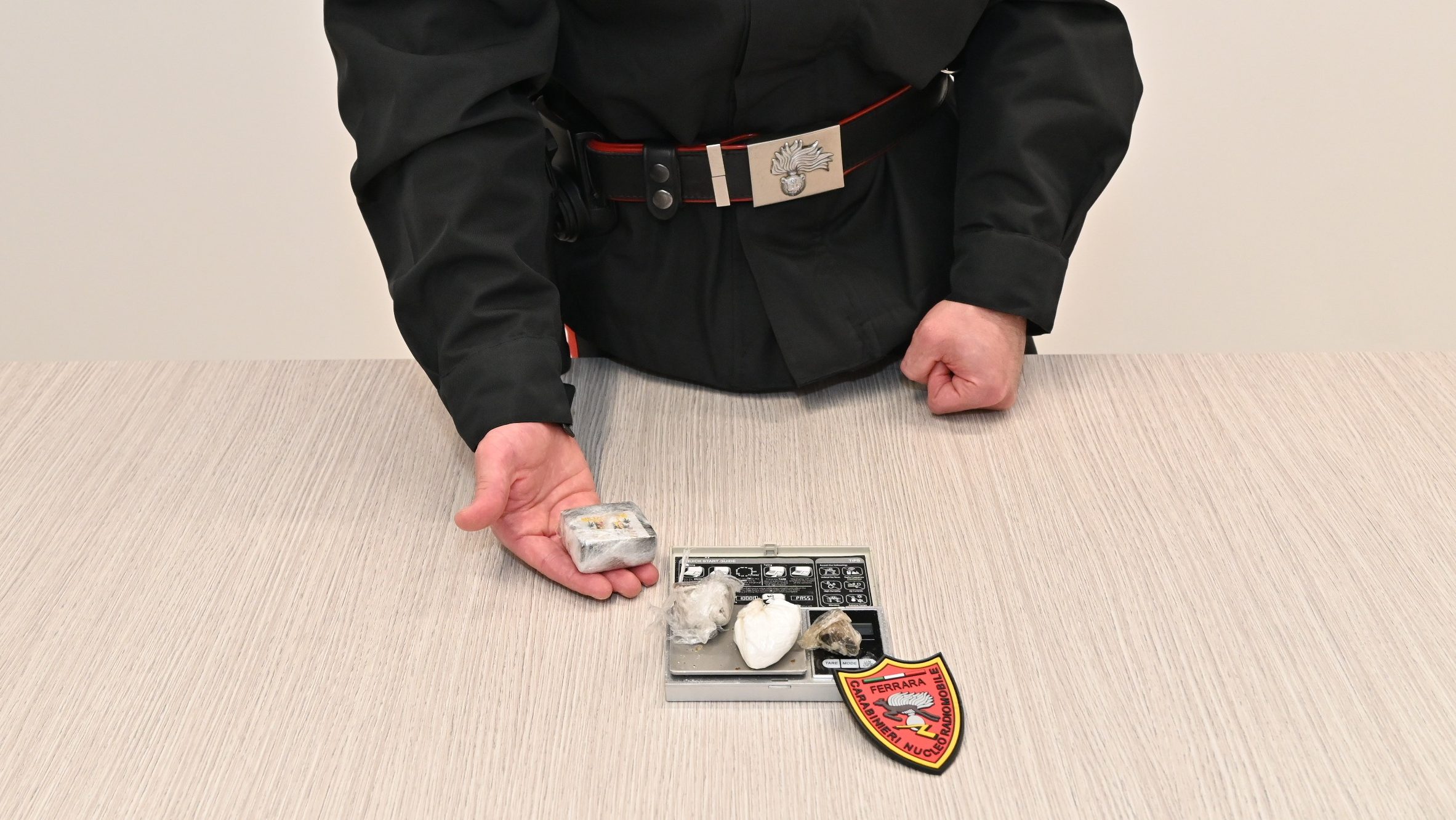 Fermato con sostanze stupefacenti a bordo dell'auto in via Wagner. 1