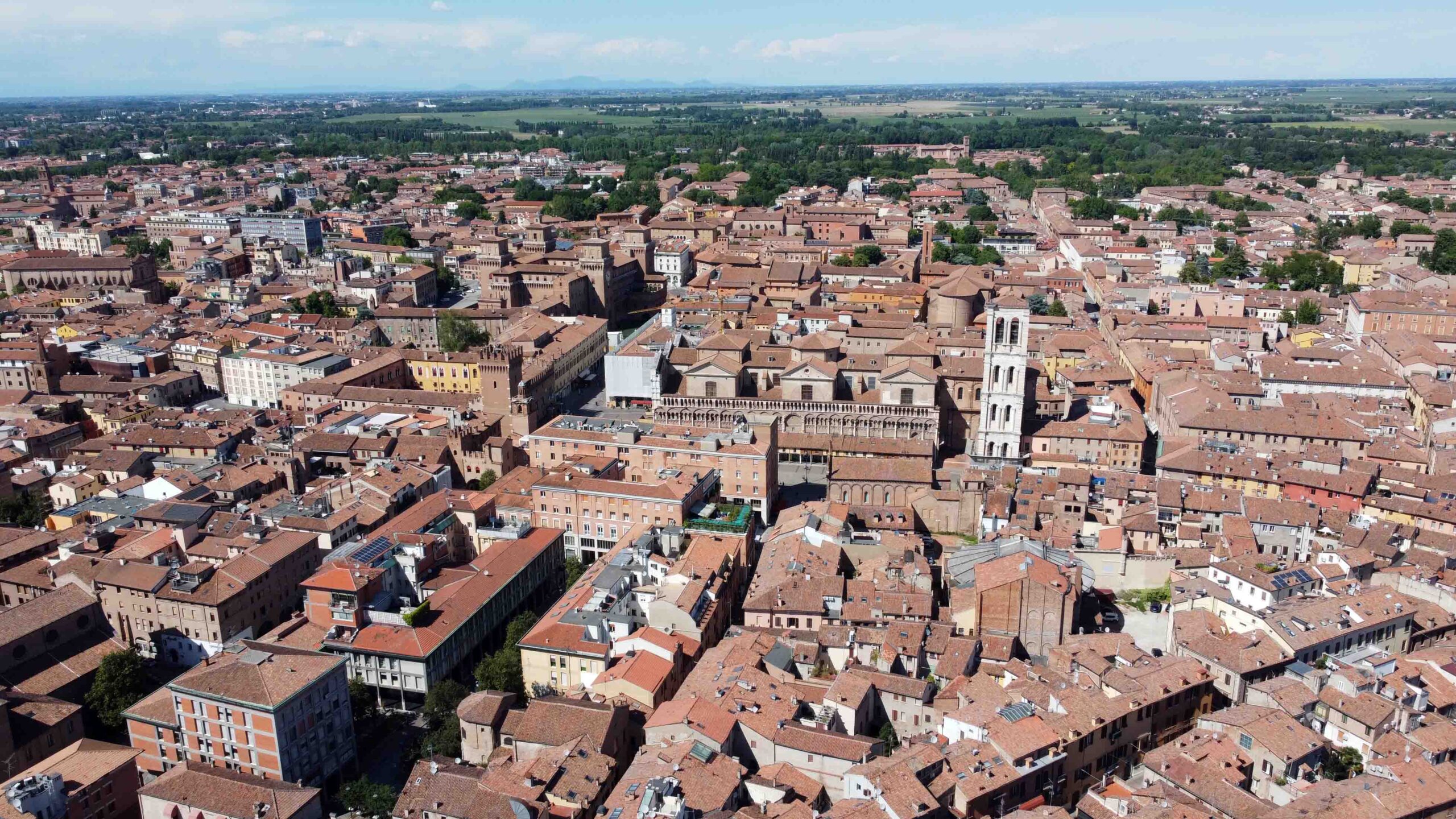 Ferrara scivola nella graduatoria della crescita dei redditi: occupa il 100° posto su 107 province italiane. 1