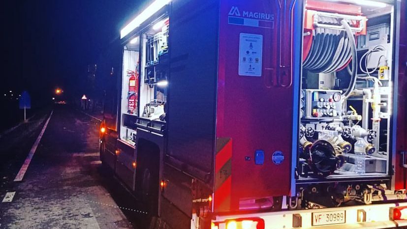 Fiamme notturne a Ferrara, evacuata una palazzina in via Renata di Francia. 1