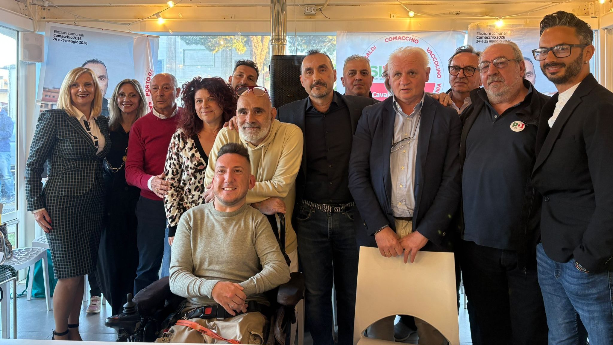 "Foschini presenta la sua lista 'Insieme Si Può', focalizzandosi sul tema del lavoro." 1