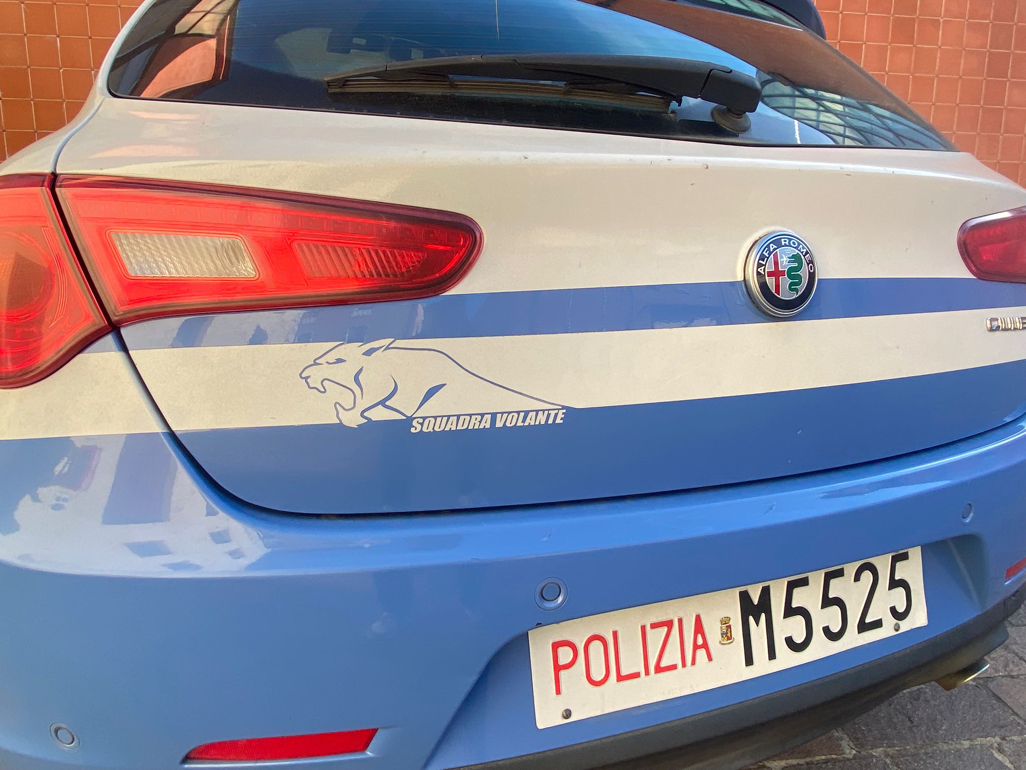 Fugge per recarsi al lavoro 1