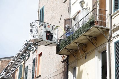 Fumi provenienti dalle cucine di un ristorante, apprensione in via Carlo Mayr 2