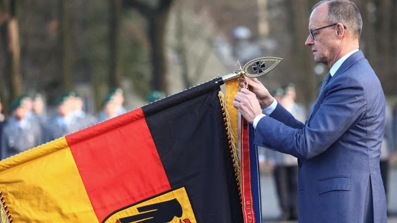 Germania, i giovani uomini idonei al servizio militare necessitano di autorizzazione per recarsi all'estero. 2