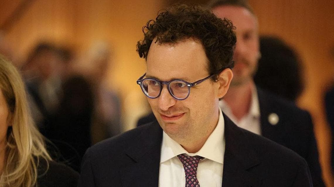 Gli esperti di intelligenza artificiale discutono animatamente sul destino occupazionale. 3