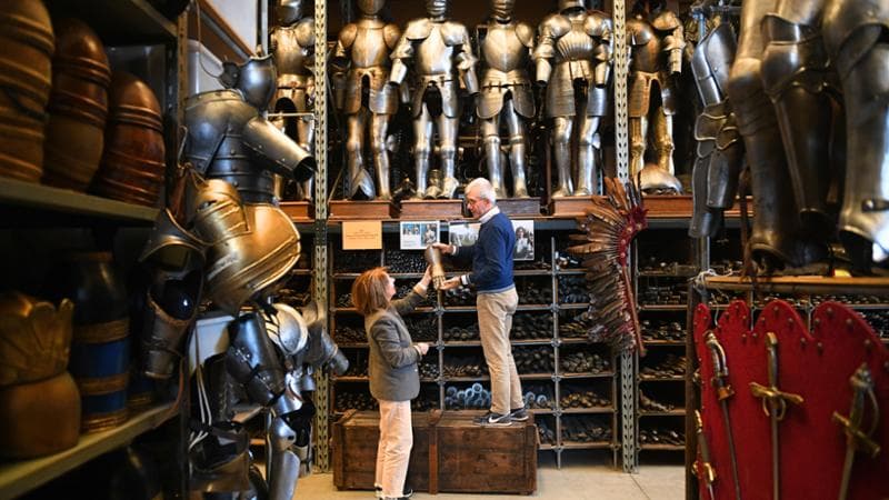 Gli ombrellini di Lidia Poët e gli elmi de Il Trono di Spade: a Milano la fucina delle meraviglie 2