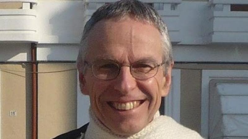 Il Padre Francois Dermine condivide la sua esperienza come esorcista: “Il diavolo è reale e si nasconde nei social media” 2